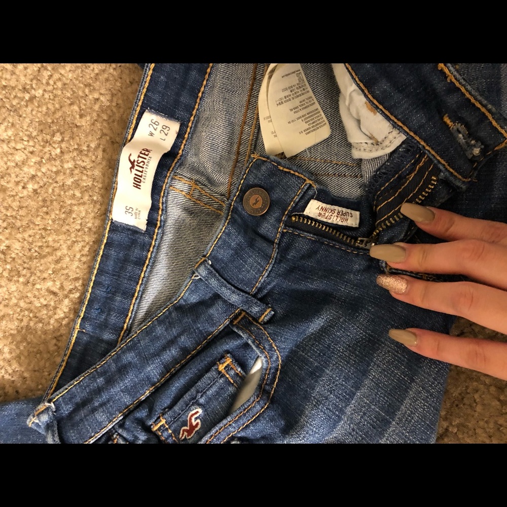3 short distressed hollister jeans